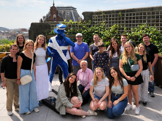 Image of group of students 